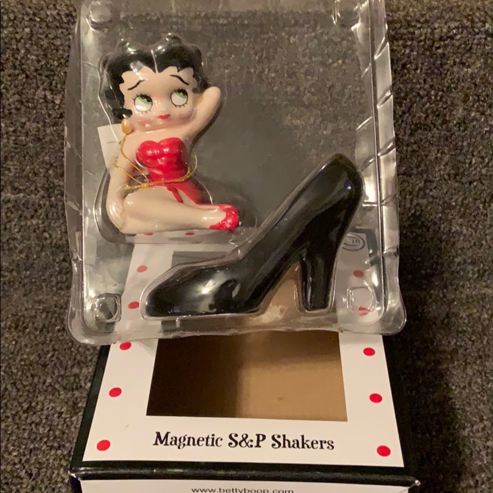 Betty Boop salt and pepper shaker